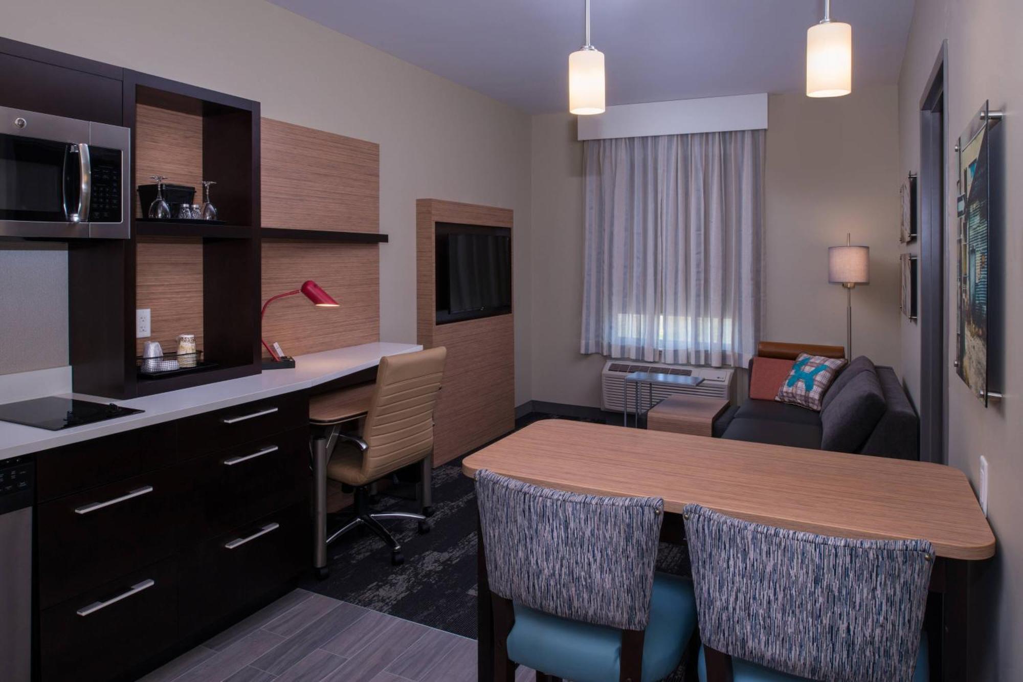 Towneplace Suites By Marriott Saskatoon Exterior foto